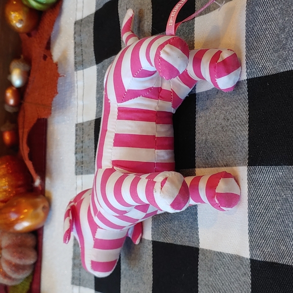 Victoria Secret Vote for PINK Dog - Picture 4 of 5